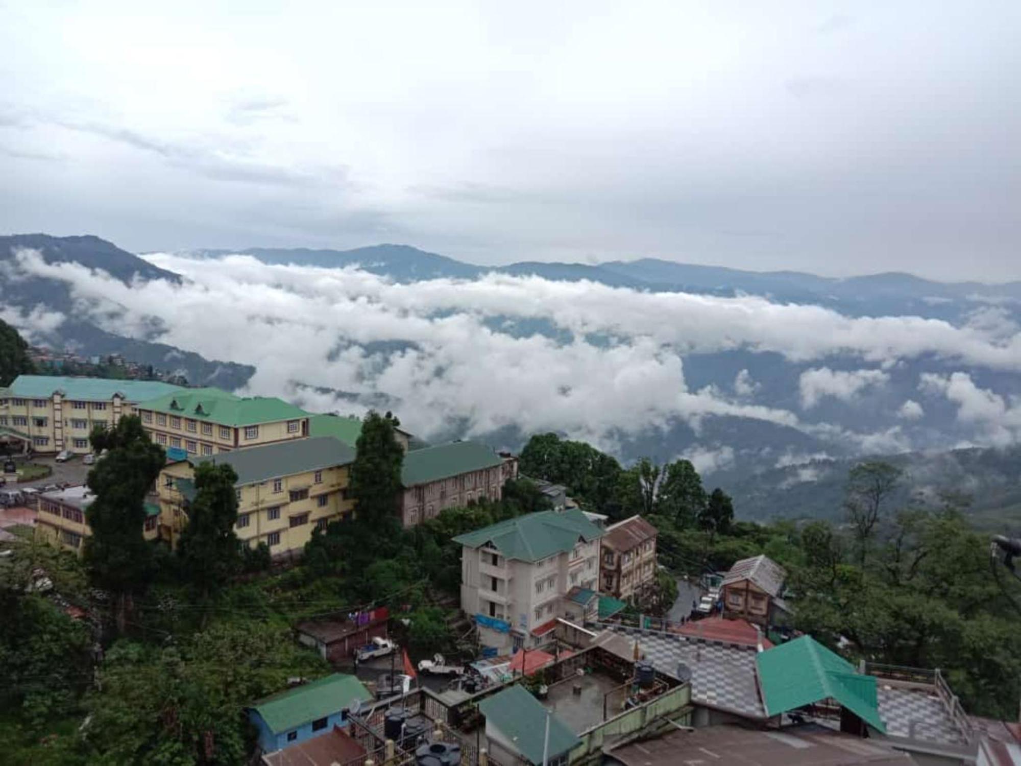 Hotel Pitstop Darjeeling - Excellent Service Recommended & Couple Friendly Екстер'єр фото